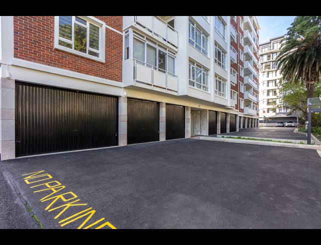 2 BEDROOM APARTMENT TO LET IN SEA POINT